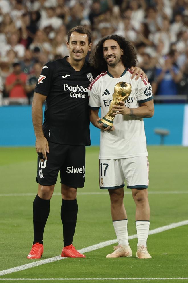 Marc Cucurella: “Ha sido muy emocionante enseñar un trofeo que ha sido histórico para España y que ha costado mucho conseguir. Siempre voy a recordar ese momento"