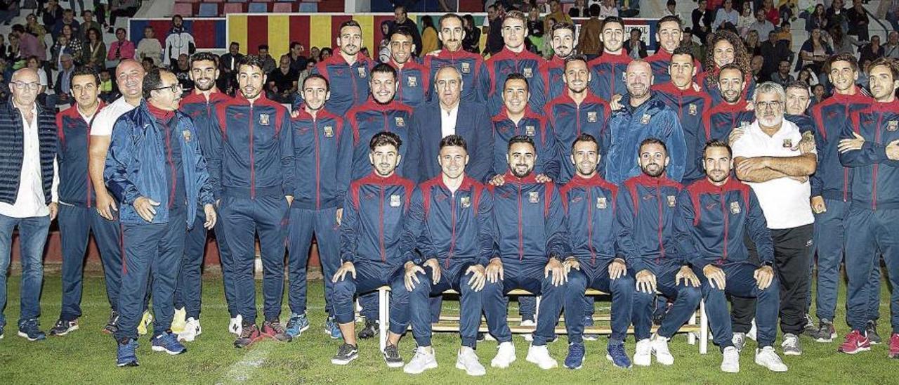 Plantilla del Poblense, que es lÃ­der destacado de Tercera y se mantiene invicto tras 25 jornadas de Liga.