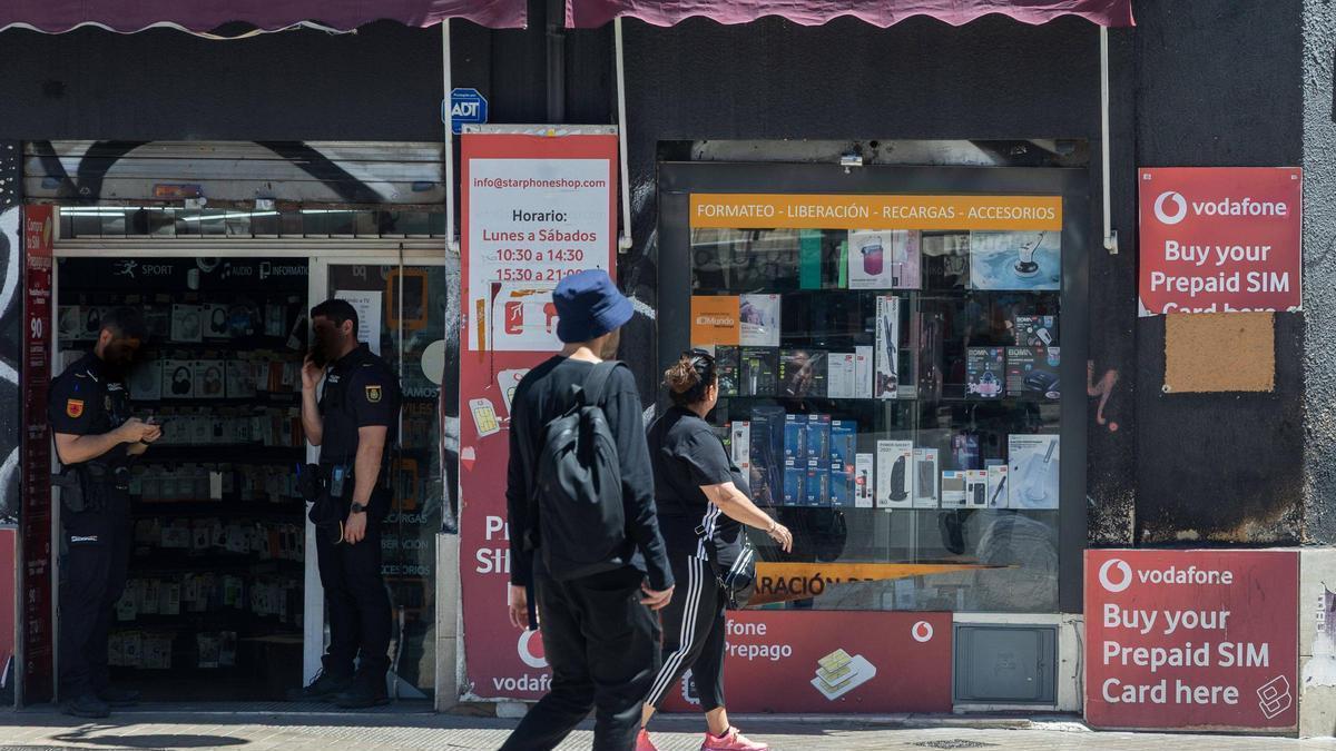 Presència policial en els carrers de la Roqueta, a València