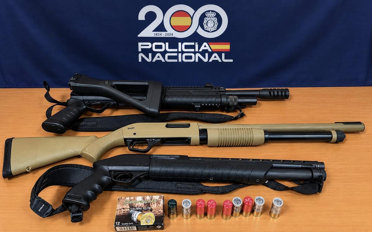 Las tres armas intervenidas.