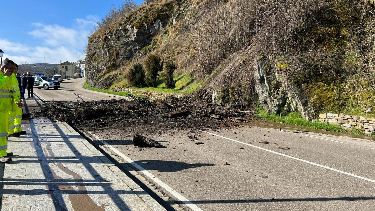 Derrumbe de un talud en Puebla de Sanabria