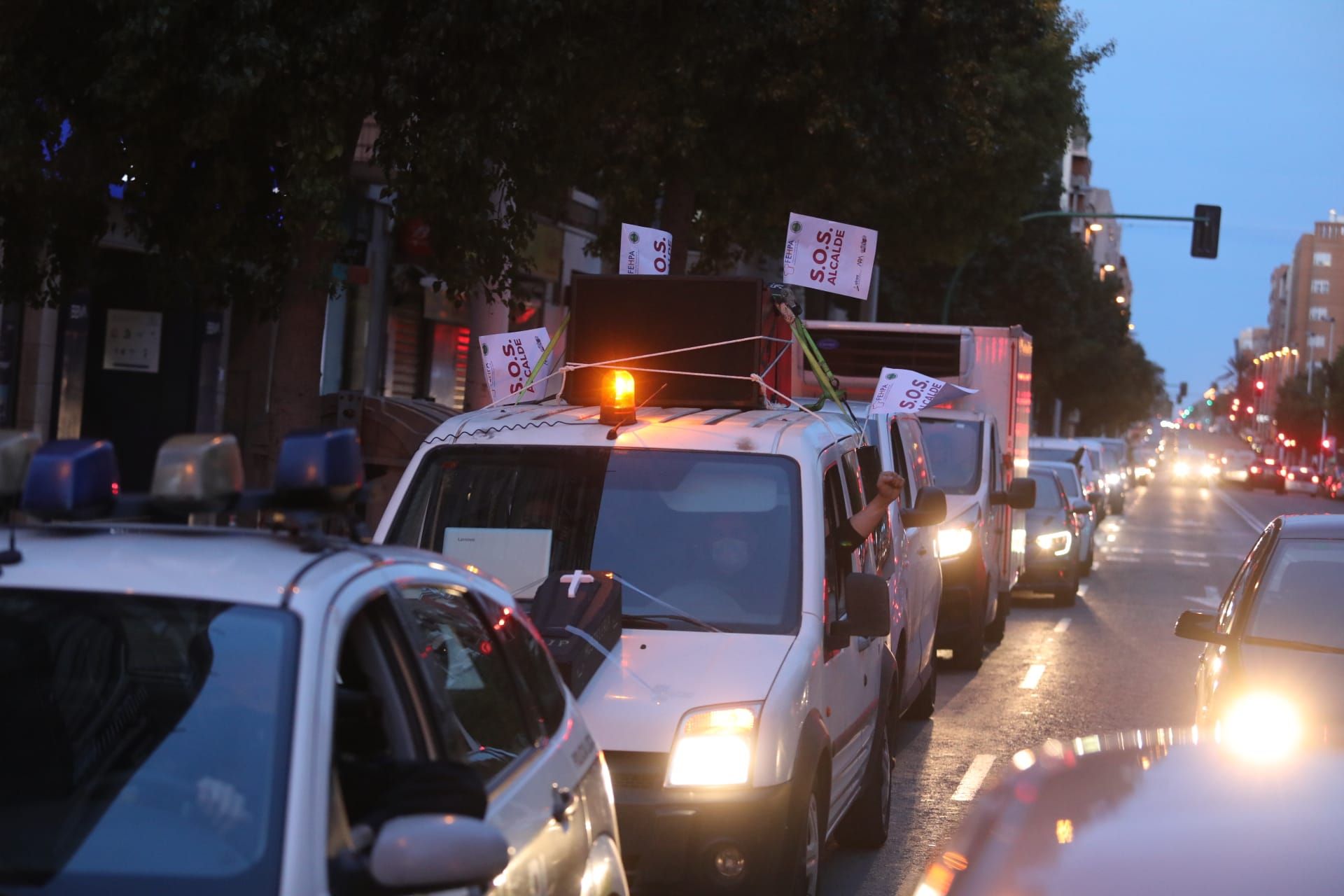 La hostelería colapsa Elche en su protesta contra el cierre total