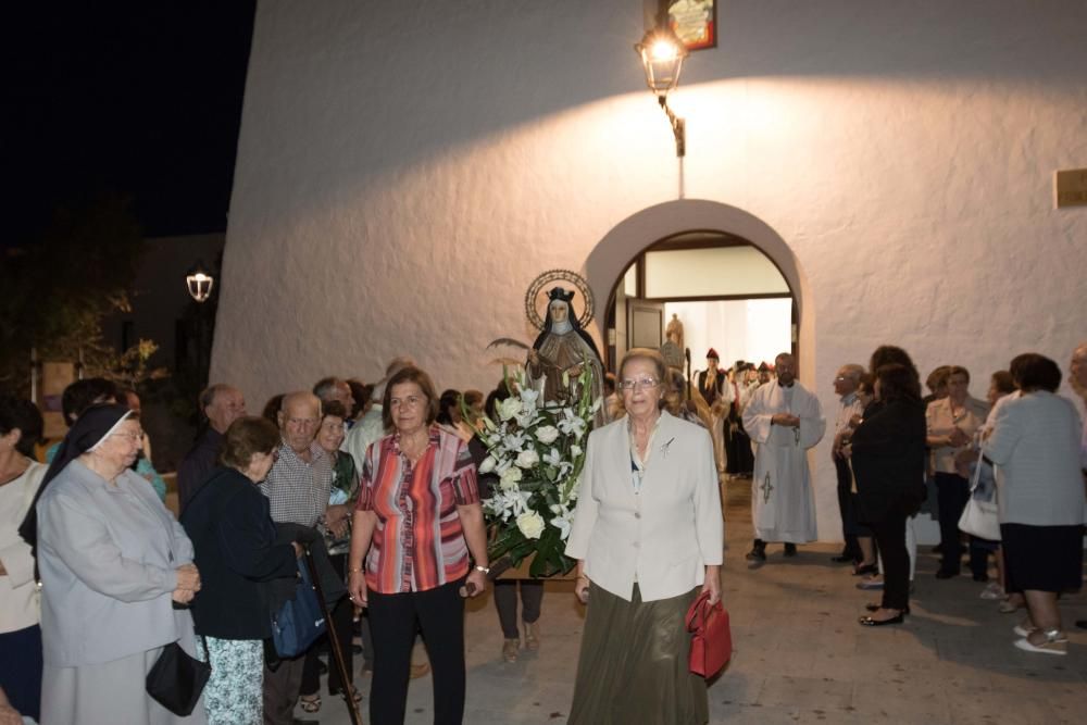 Es Cubells celebra el día de Santa Teresa de Jesús con actos religiosos, buñuelos, sangría, ''ball pagès'' y un concierto al aire libre