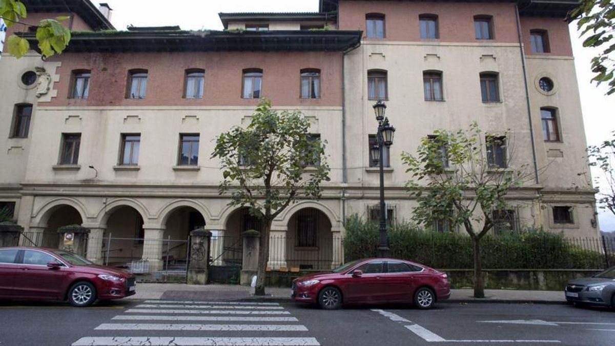 El edificio en el barrio ovetense de San Lázaro.