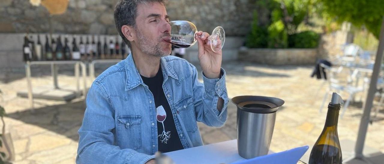 Carlos González, ayer durante la cata de vinos en Fermoselle