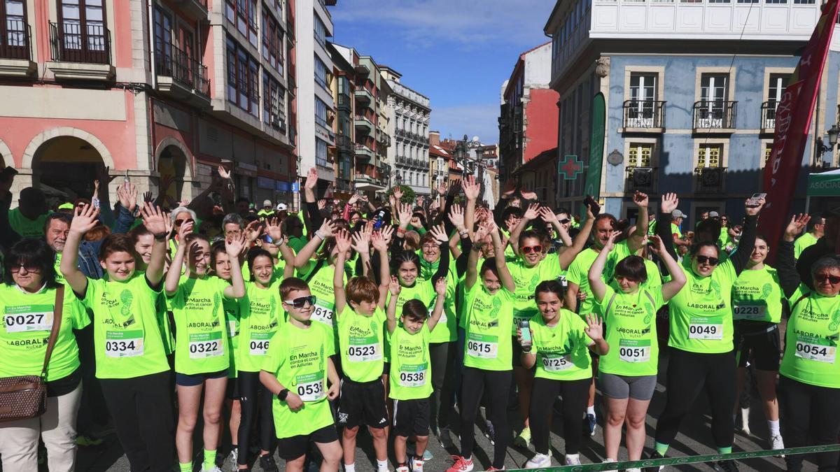Avilés se vuelca contra el cáncer con mil personas en verde