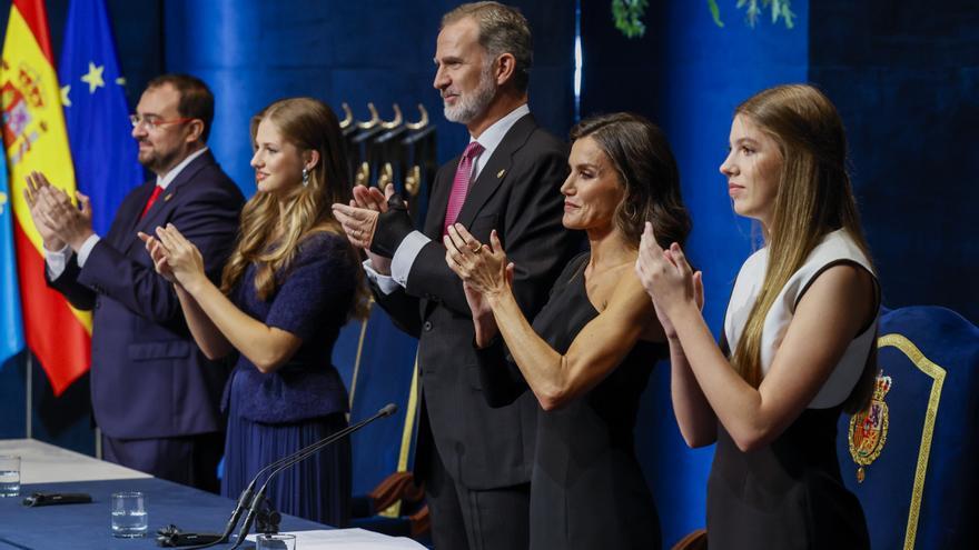 La Familia Real ya preside la ceremonia de entrega de los Premios Princesa de Asturias