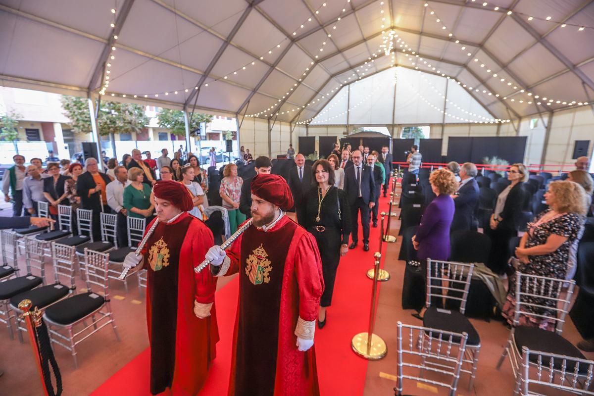 Orihuela entrega la medalla de oro de la ciudad a la EPSO