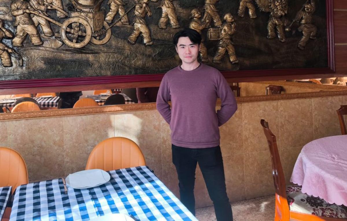 Wei Wu, del restaurante Hong Kong, frente a la estación de autobuses.