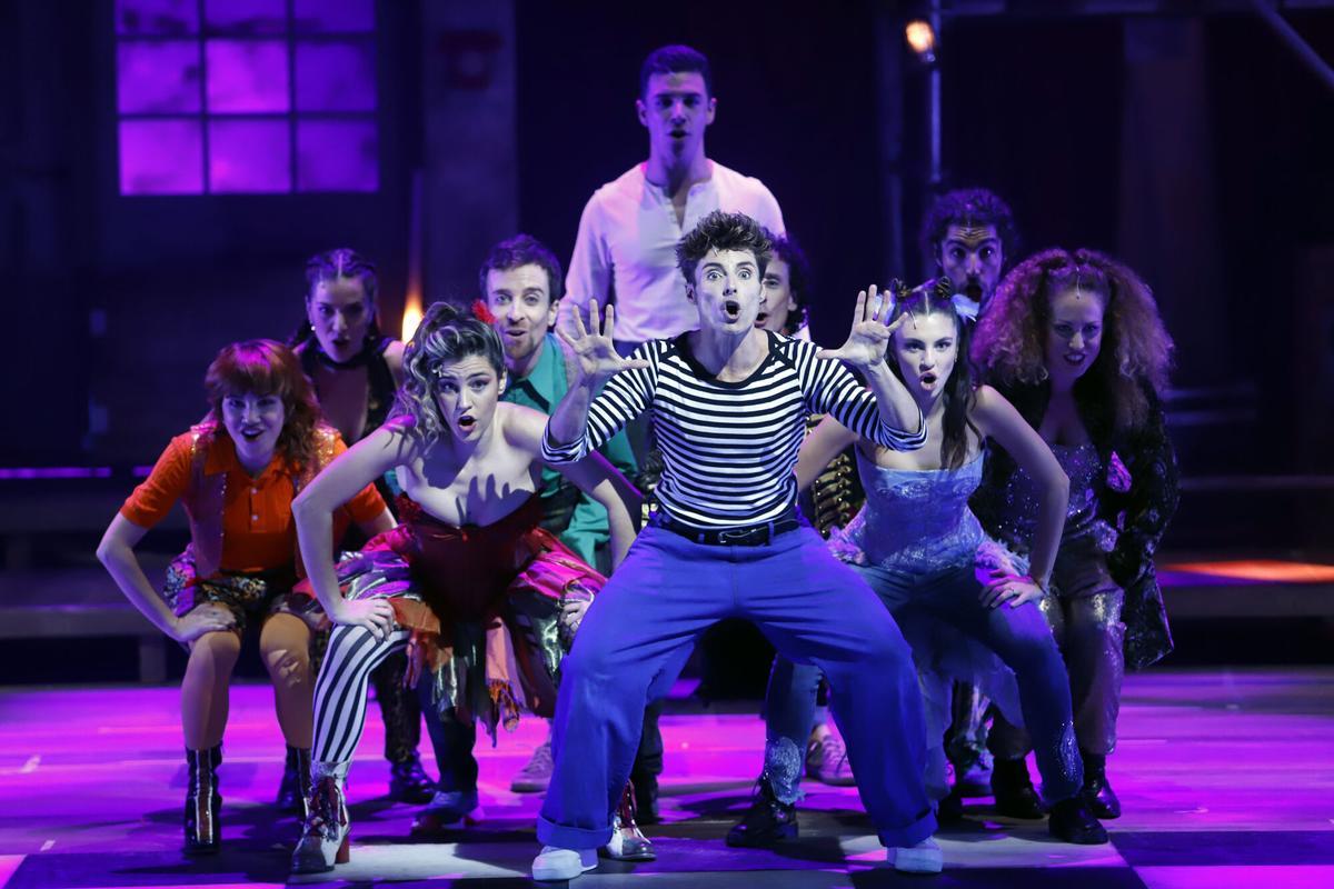 Pase gráfico del musical 'Godspell' en el Teatro Soho. A 24 de octubre de 2022 en Málaga, Andalucía. El musical 'Godspell' ha sido presentado hoy lunes durante una rueda de prensa, en la que ha participado el presidente del Teatro Soho Caixabank y productor, Antonio Banderas (c); el productor, director y director musical, Emilio Aragón. 24 OCTUBRE 2022 Álex Zea / Europa Press 24/10/2022. Álex Zea
