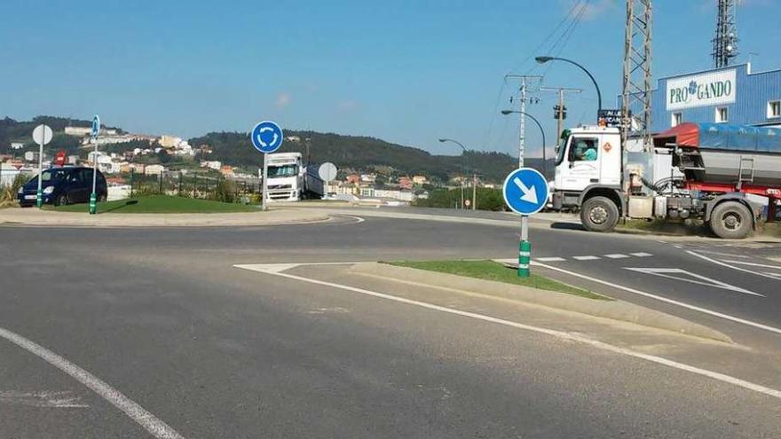 Rotonda de la avenida de Amancio Ortega.