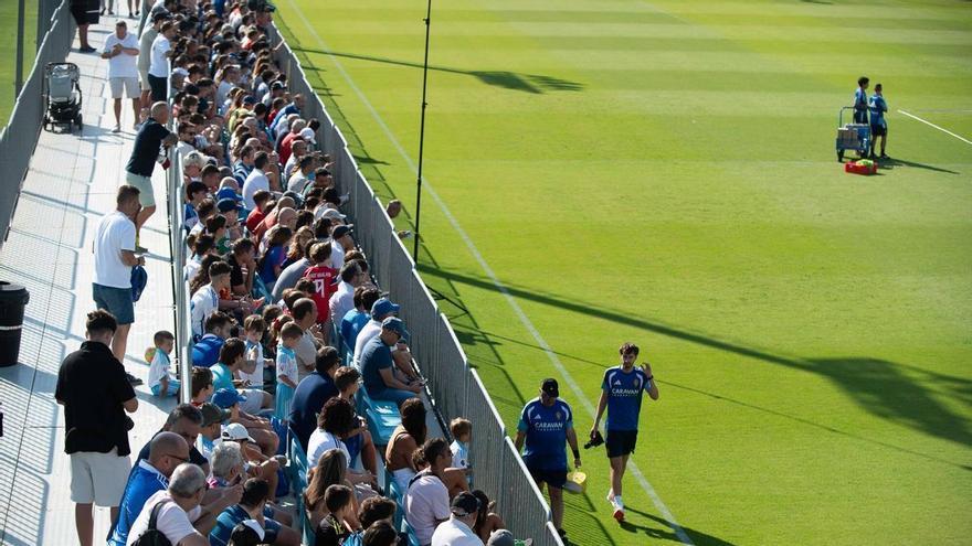 El Real Zaragoza volverá a entrenar este martes a puerta abierta en la semana del estreno liguero
