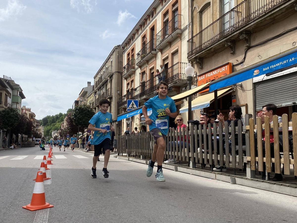 La cursa solidària impulsada per la Fundació la Llar omple de vida i col·laboració el centre de Gironella