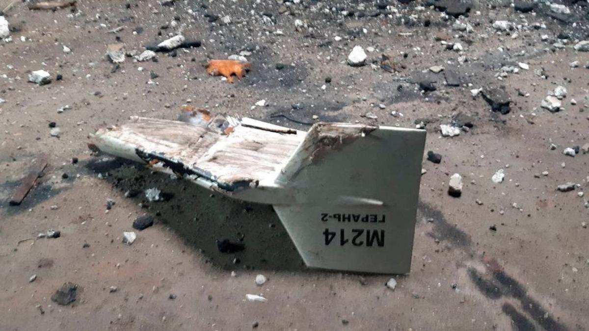 Parte de un dron kamikaze de fabricación iraní Shahed-136 hallado en la región de Járkov.