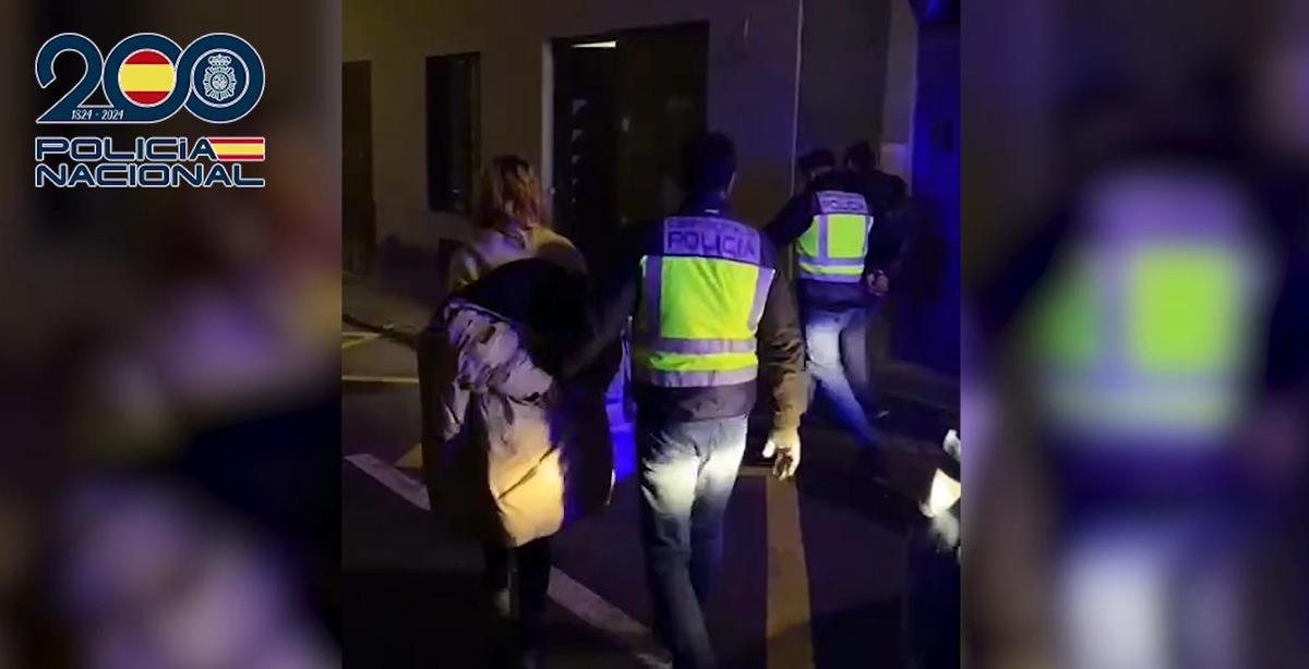 Detenidos un hombre y una mujer por robar a taxistas en Madrid a punta ...