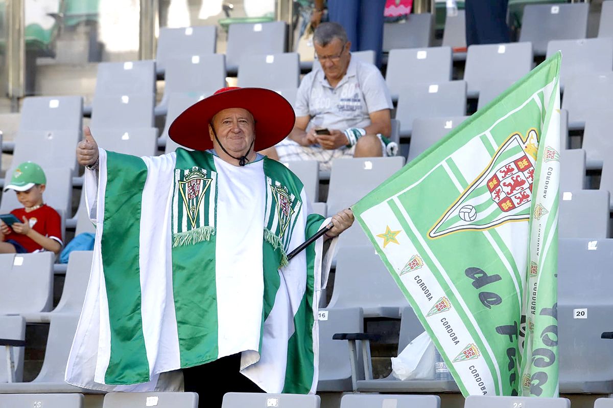 Las imágenes de la afición del Córdoba CF - Fuenlabrada