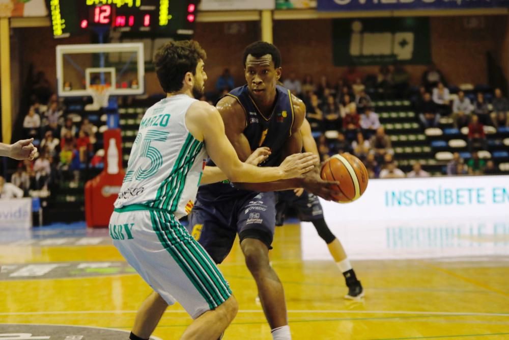 El partido entre el Oviedo Baloncesto y el Huesca, en imágenes