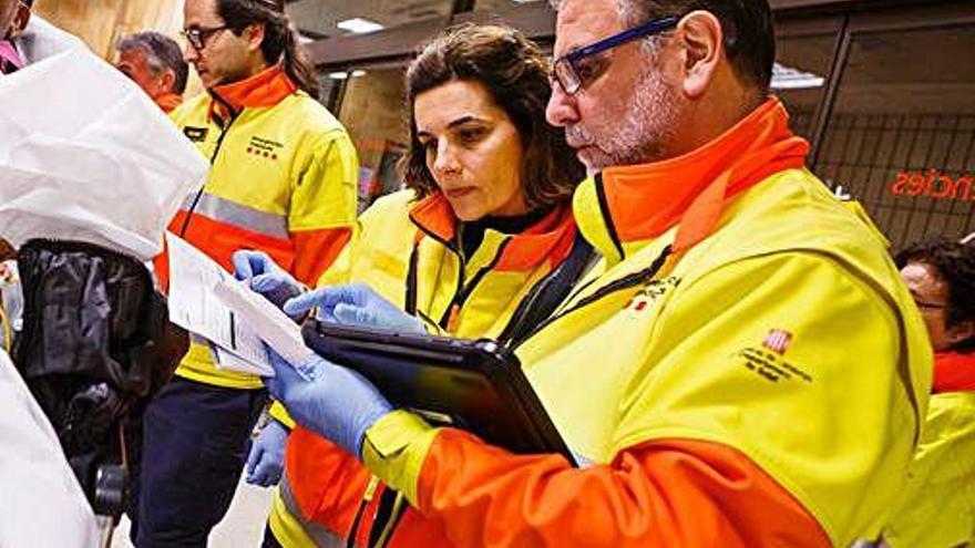 Un professional, fent servir un dels dispositius.