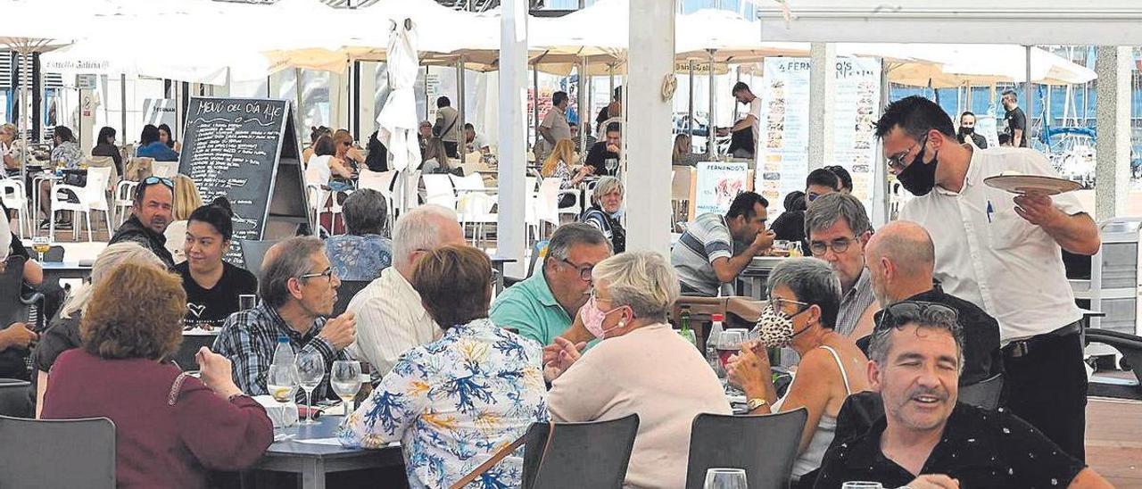 Los restaurantes se llenan especialmente durante los fines de semana. El cliente no renuncia al gasto en hostelería.