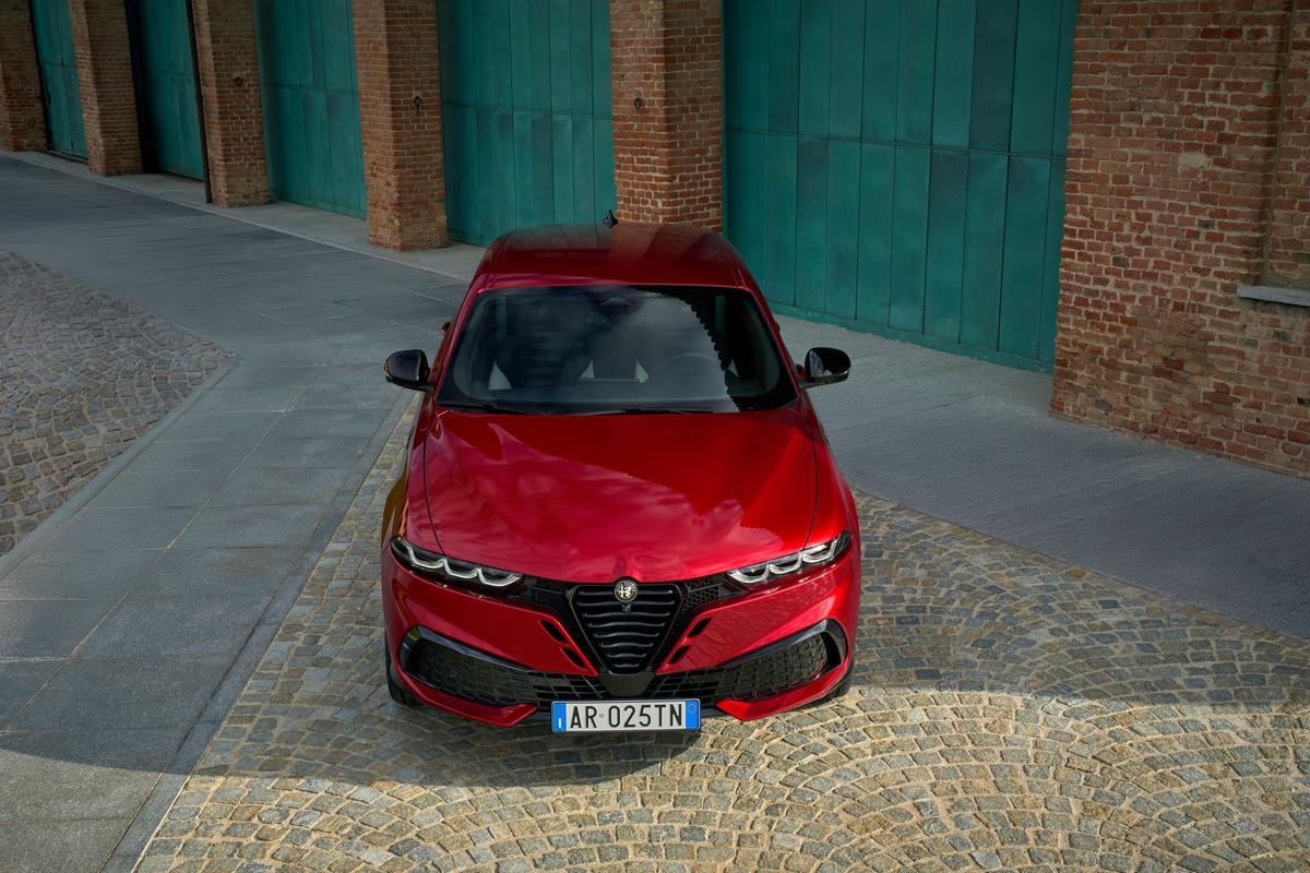 Los estilistas de la marca han logrado el equilibrio perfecto entre la robustez de un SUV y la elegancia aerodinámica de Alfa Romeo
