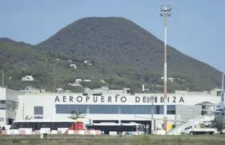Llama la atención: que Aena asegure ahora, tras semanas de críticas, que la ampliación del aeropuerto de Ibiza no busca aumentar la capacidad
