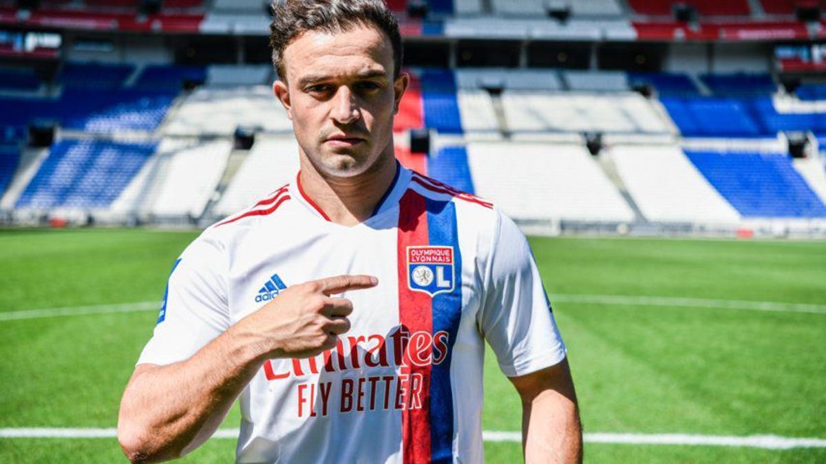 Shaqiri con la camiseta del Lyon