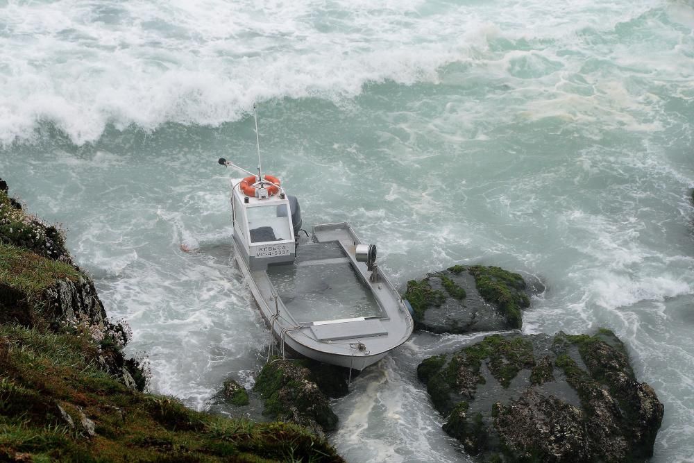 El patrón fue evacuado por el Pesca 1 y trasladado a Vigo en estado grave