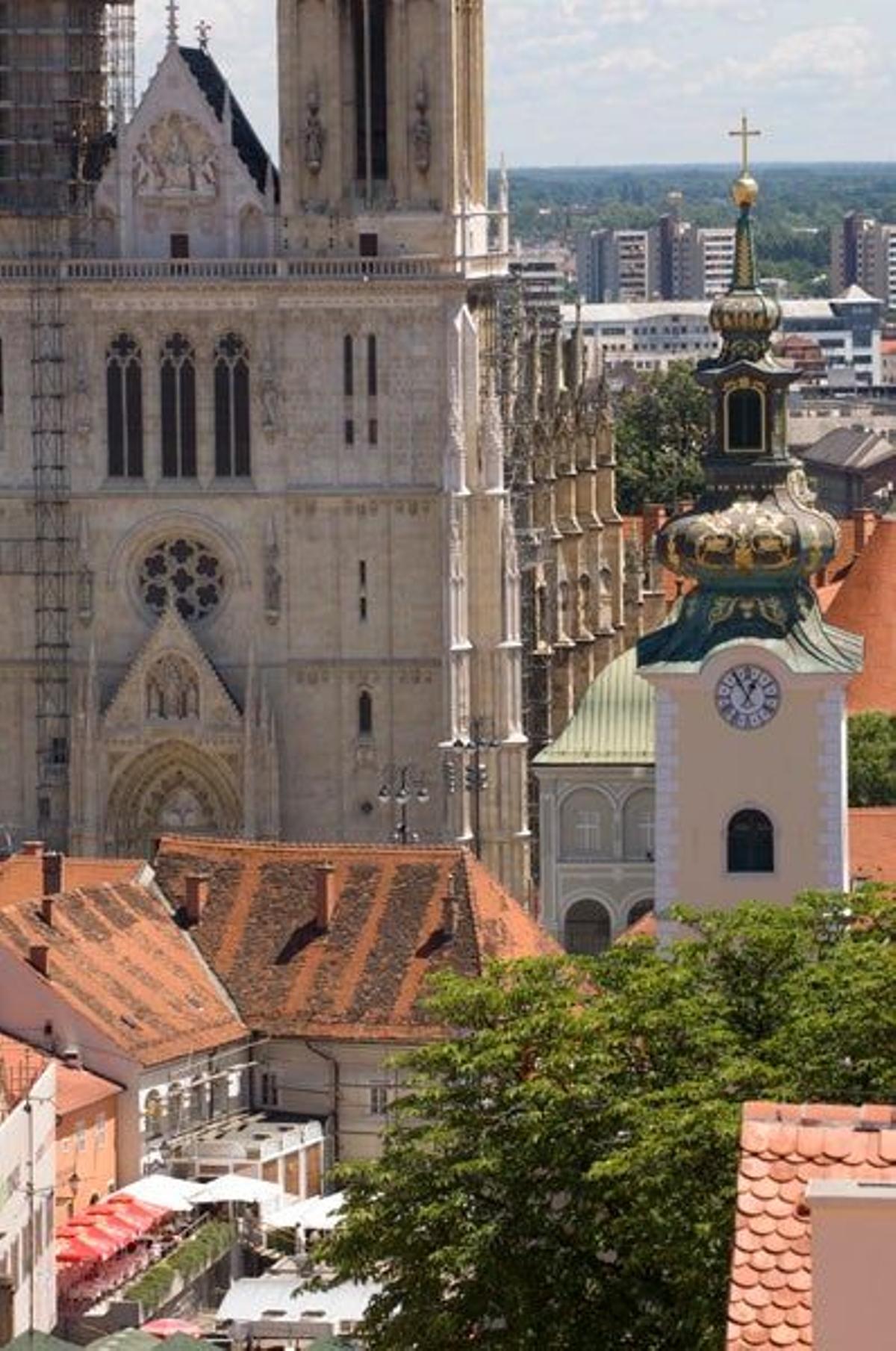Vista de la fachada de la Catedral de Zagreb.