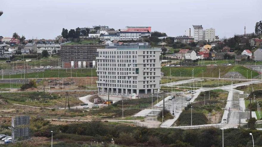 Vista del parque ofimático en la que se divisan dos de los edificios de las cooperativas.