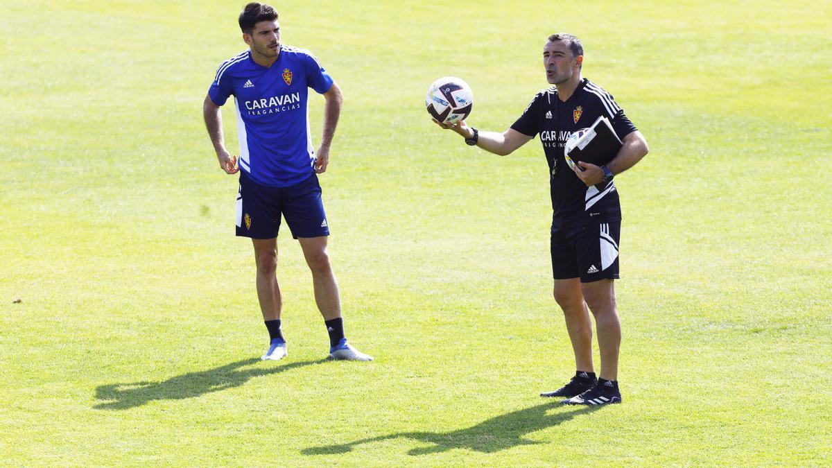 Juan Carlos Carcedo da instrucciones con Puche al lado en Boltaña.