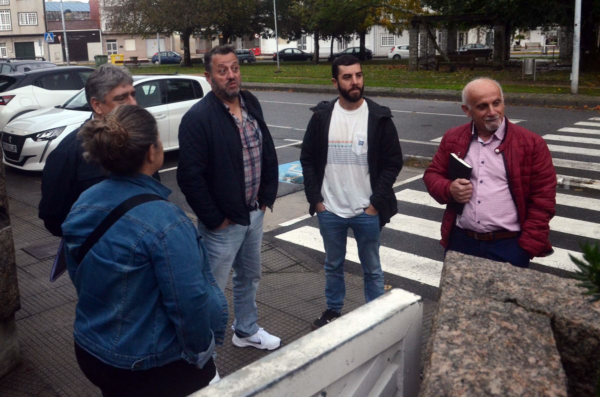 Asistentes a la reunión celebrada ayer.