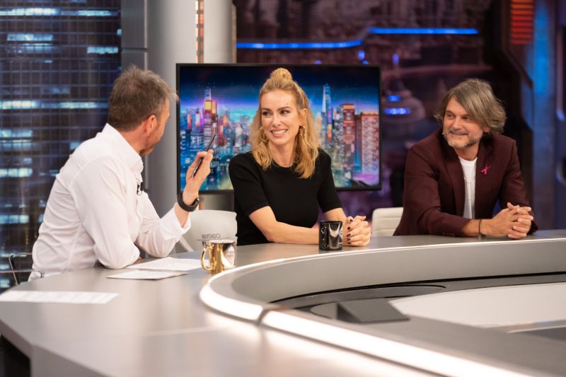 Kira Miró, junto a su marido en 'El Hormiguero'