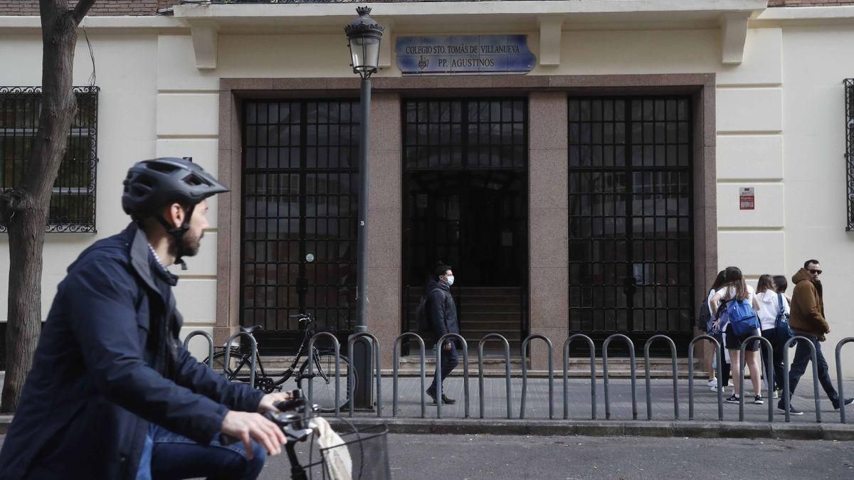 Abusos sexuals a l’Església: «El pare Alfonso em va intentar morrejar al final d’un examen» Abusos sexuals a l’Església: «El pare Alfonso em va intentar morrejar al final d’un examen»