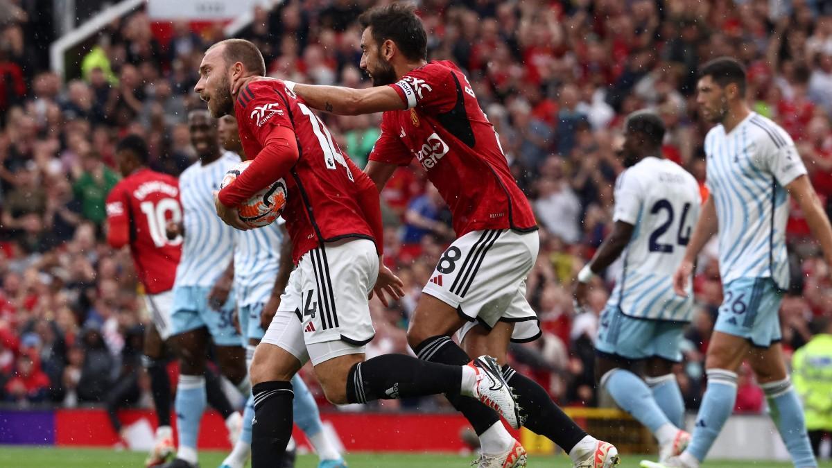 Bruno Fernandes y Eriksen celebran uno de los goles del Manchester United ante el Nottingham Forest