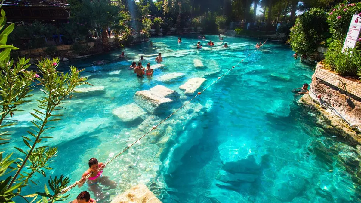 La piscina natural más espectacular del mundo está en Europa y era el lugar de baño favorito de Cleopatra