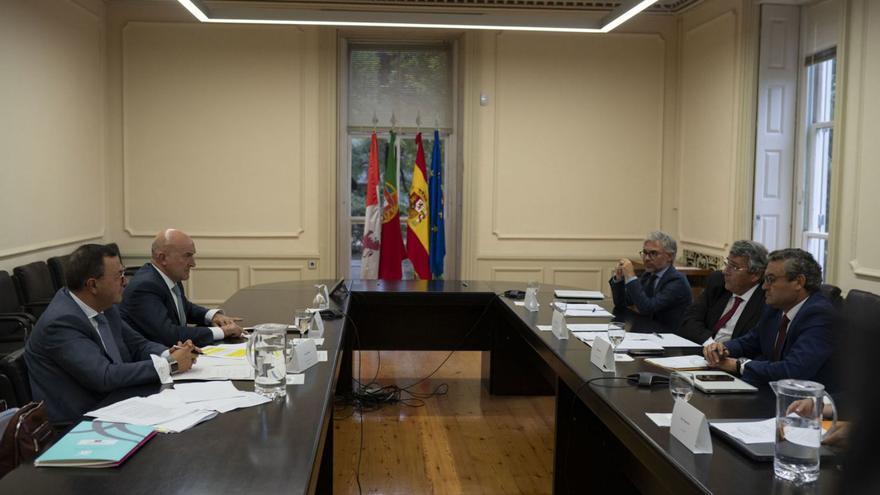 Reunión mantenida la semana pasada por los representantes de Portugal y Castilla y León. |