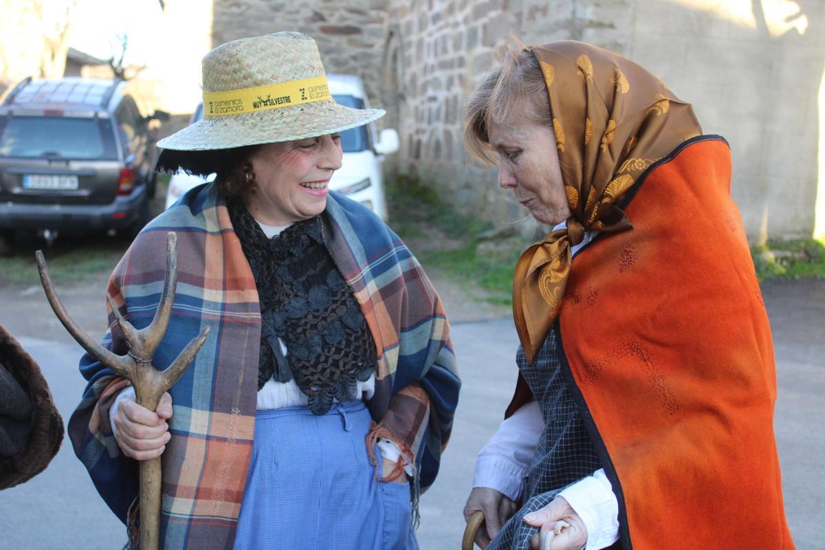 GALERÍA | Villanueva de Valrojo se viste de Carnaval