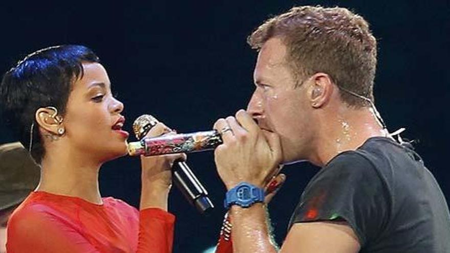 Rihanna, junto a Chris Martin , voz de Coldplay.