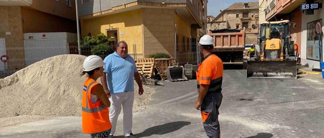 El concejal de Infraestructuras, Ángel Noguera, en una visita a las obras