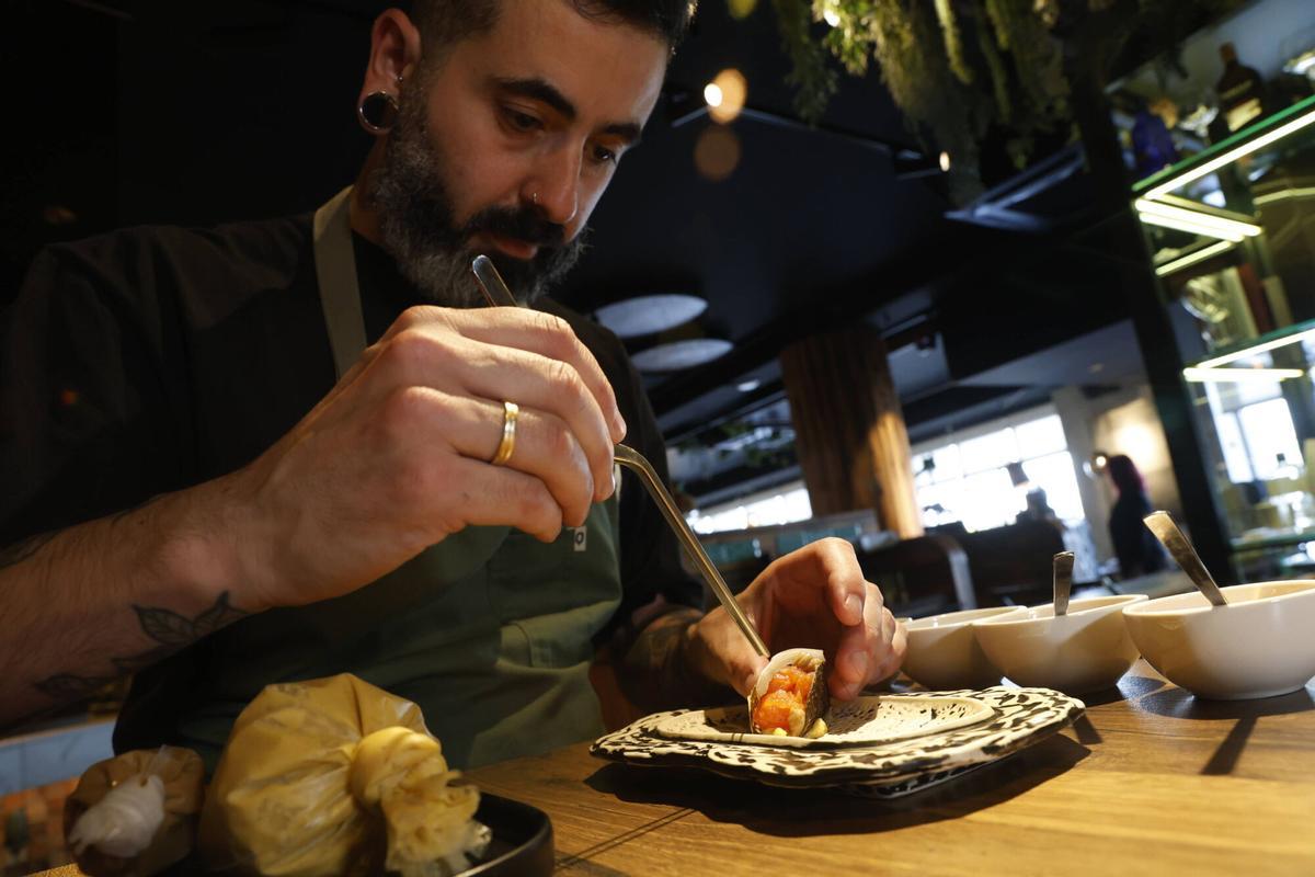 EN IMÁGENES: Así se elabora el “Bocado Atlántico”, la propuesta del Mamáguaja ganadora del “Gijón de Pinchos” EN IMÁGENES: Así se elabora el “Bocado Atlántico”, la propuesta del Mamáguaja ganadora del “Gijón de Pinchos”