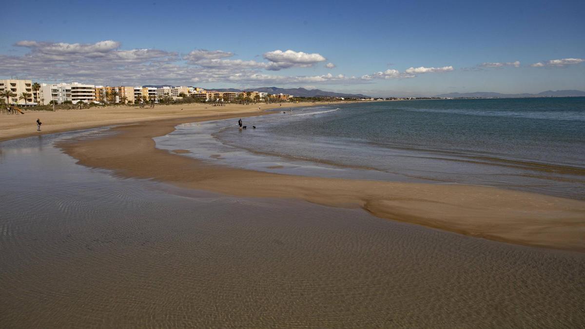 Vistas de la playa de Canet.