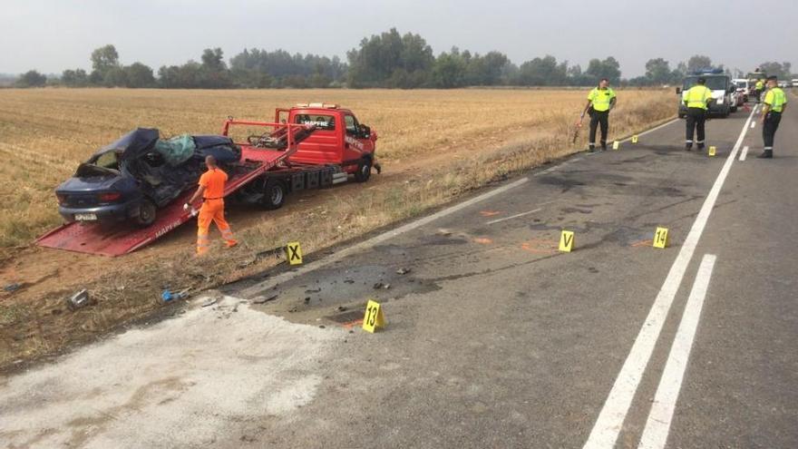 Tres fallecidos, entre ellos un niño de 3 años, en un accidente de tráfico en Novelda