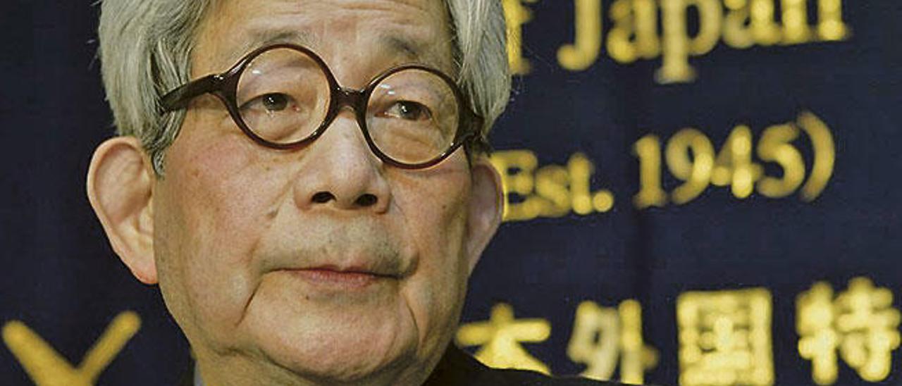El escritor japonés y Premio Nobel de Literatura Kenzaburo Oé.