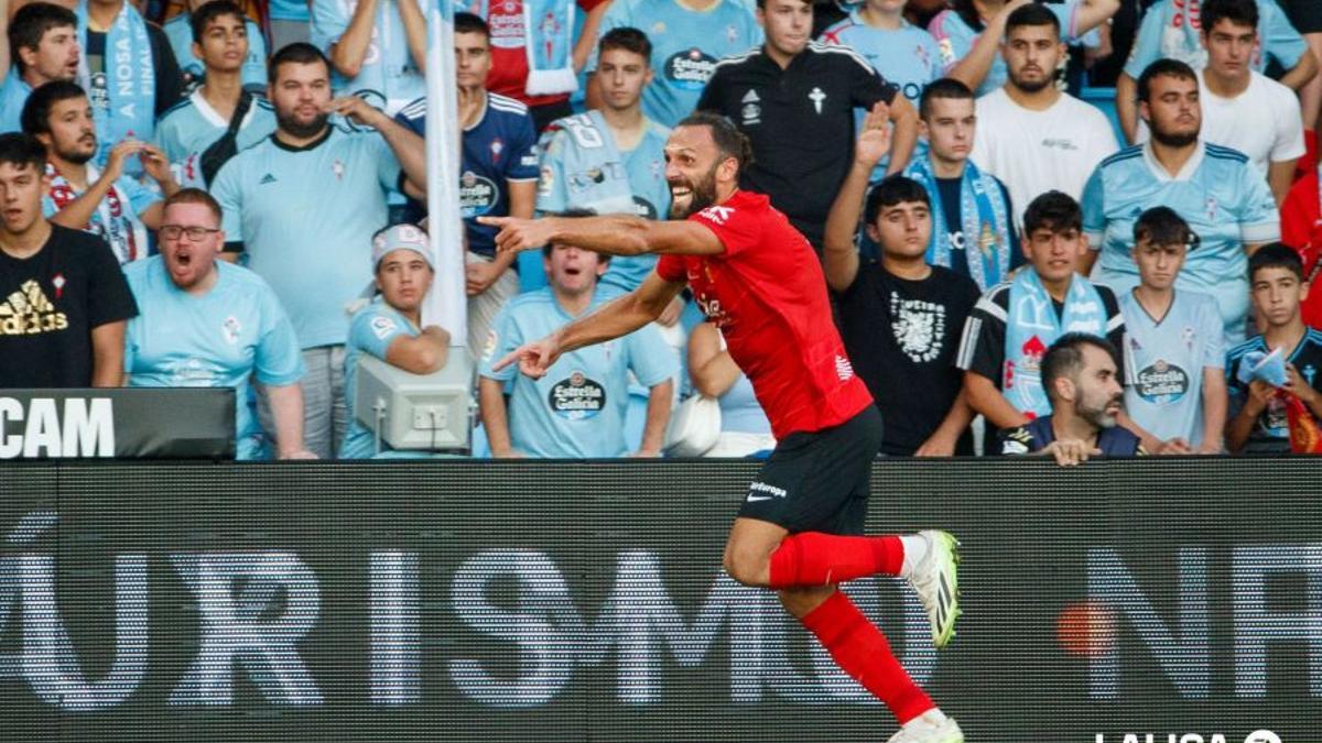 Muriqi celebra su gol en el partido disputado en Balaídos.