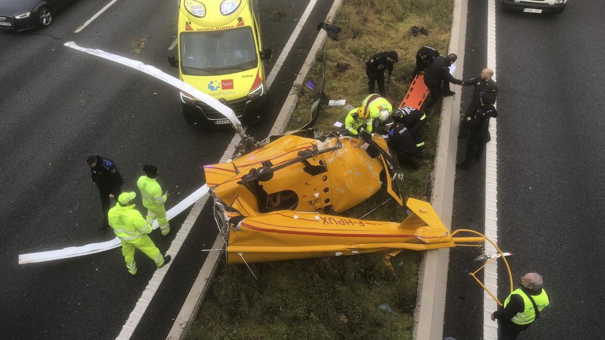 Un helicóptero se estrella en la M-40 de Madrid dejando tres heridos leves