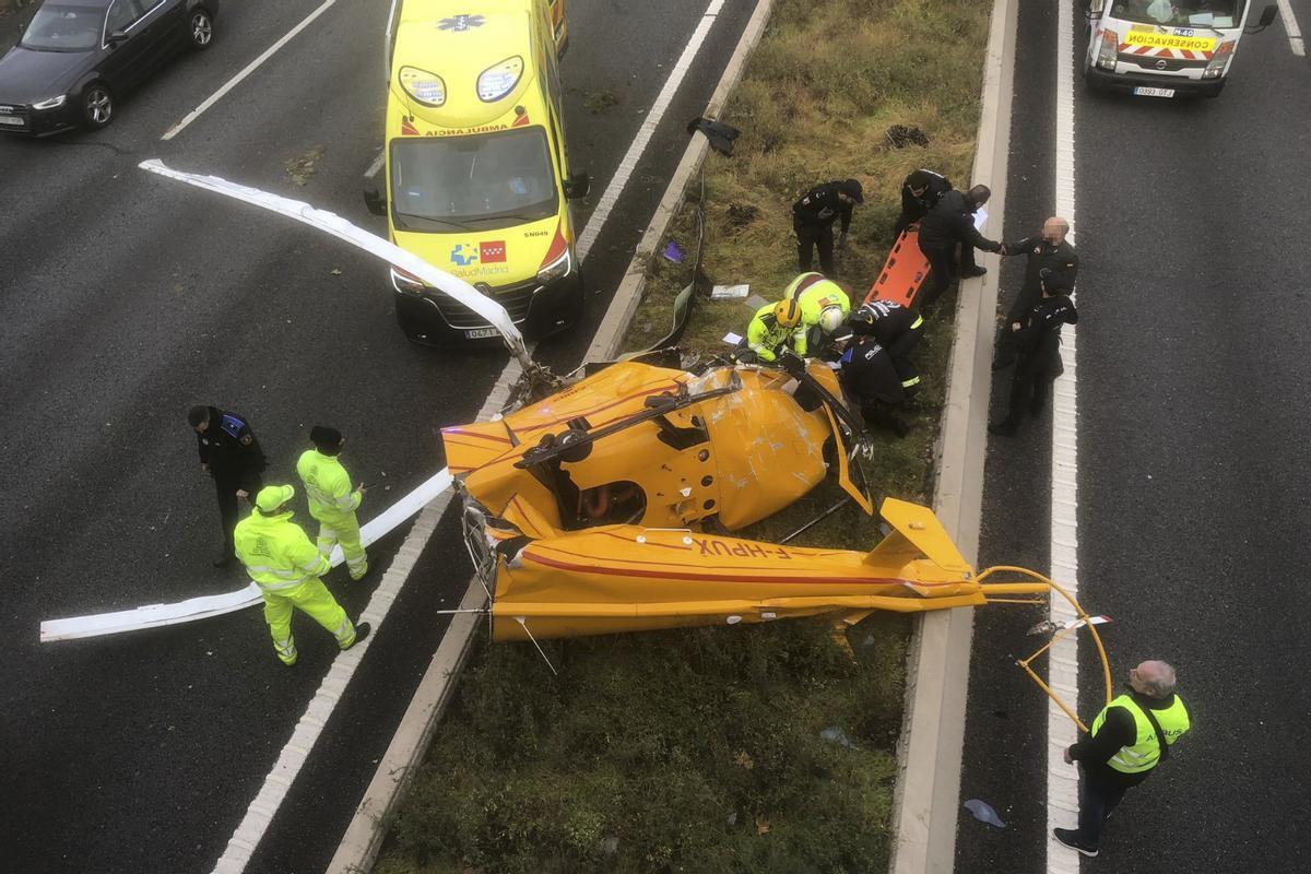 Un helicóptero se estrella en la M-40 de Madrid dejando tres heridos leves