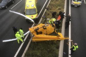 Un helicóptero se estrella en la M-40 de Madrid dejando tres heridos leves