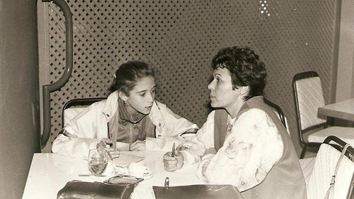 Marta Bobo con Aurora, su primera entrenadora