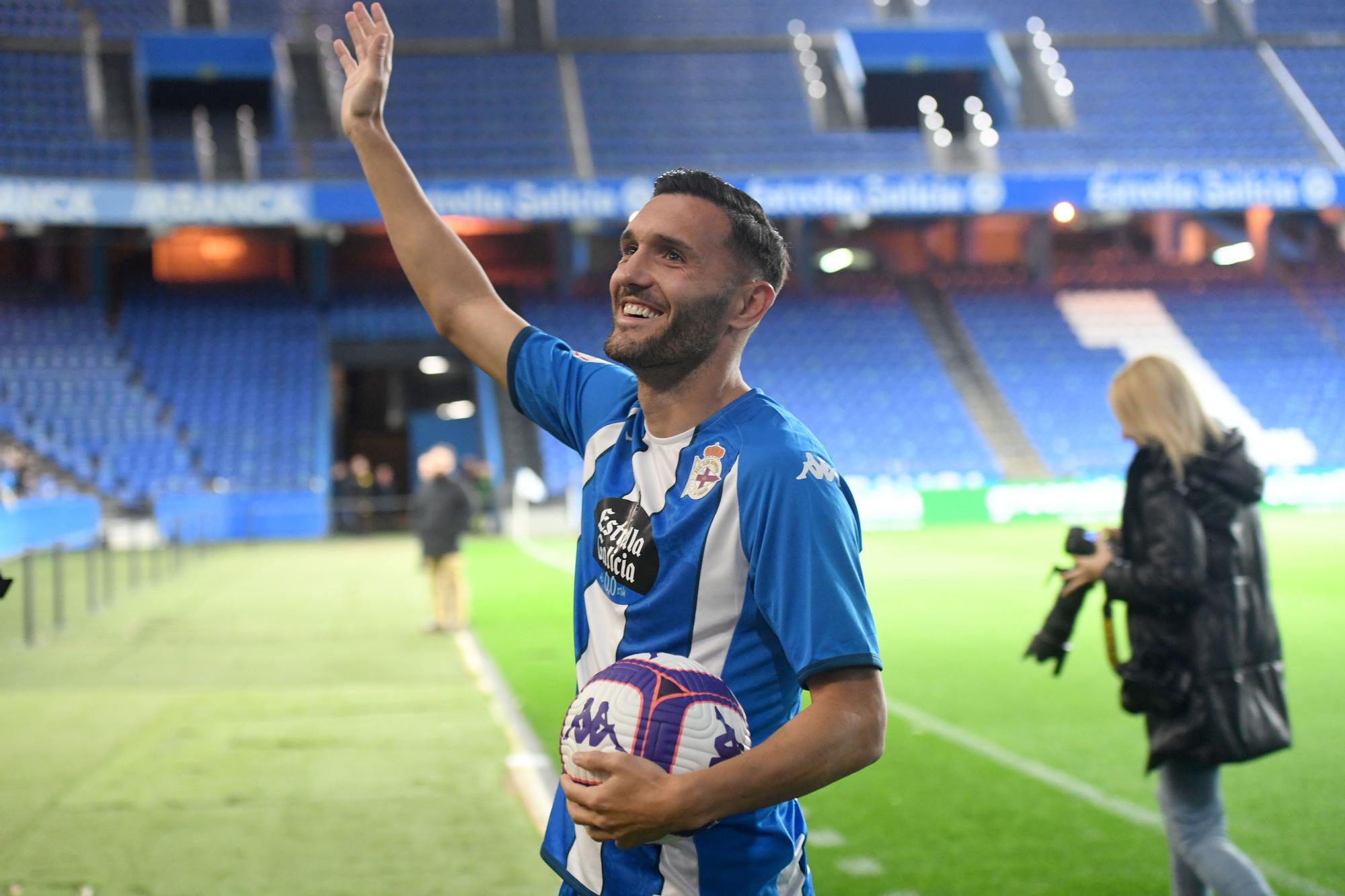 Riazor aclama a Lucas Pérez en su presentación