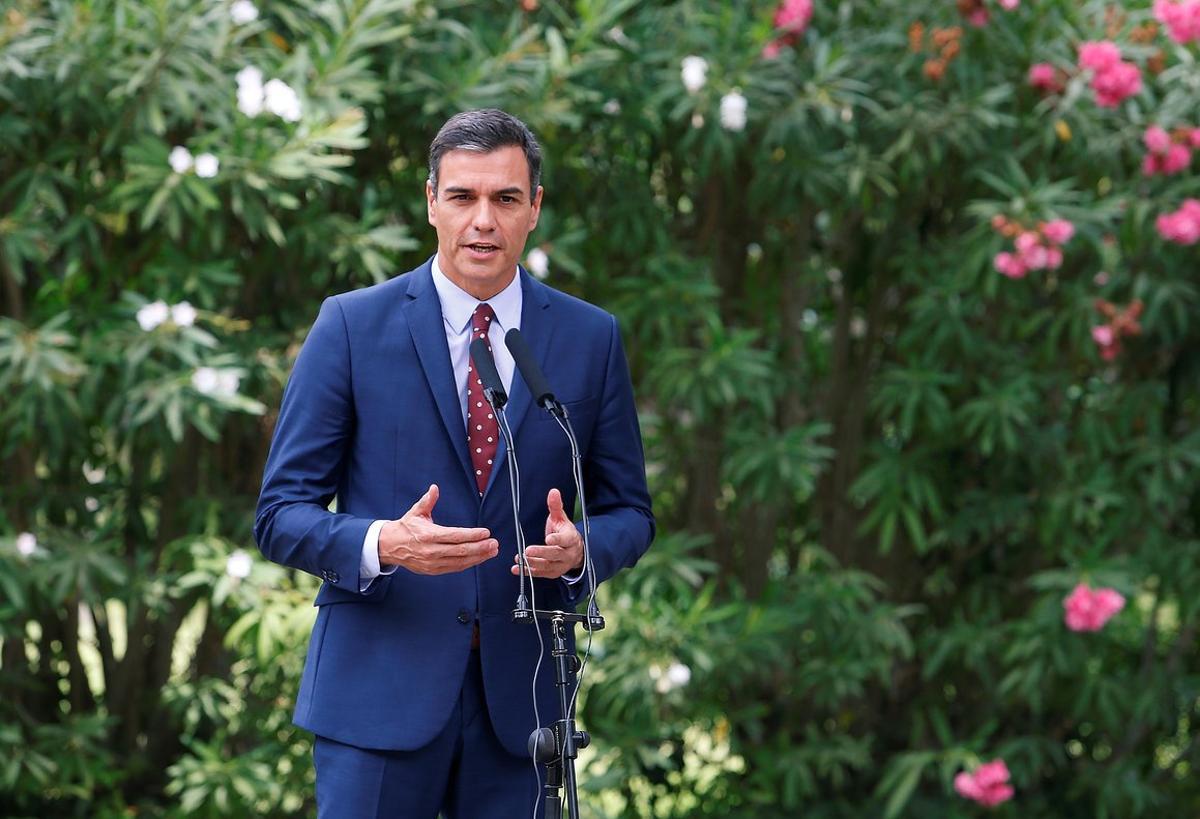 FILE PHOTO: Spain’s Prime Minister Pedro Sanchez speaks during a brief news conference after his traditional summer meeting with King Felipe at Marivent Palace in Palma de Mallorca, Spain August 7, 2019. REUTERS/Enrique Calvo/File Photo